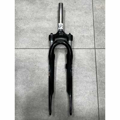 Вилка 28" Suntour CR-8R Gwint Preload, резьбовая Disk 1-1/8, черная